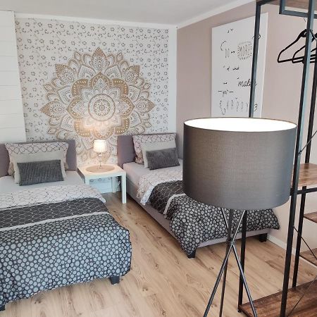 Apartment For Family & Friends Eisingen Exterior foto